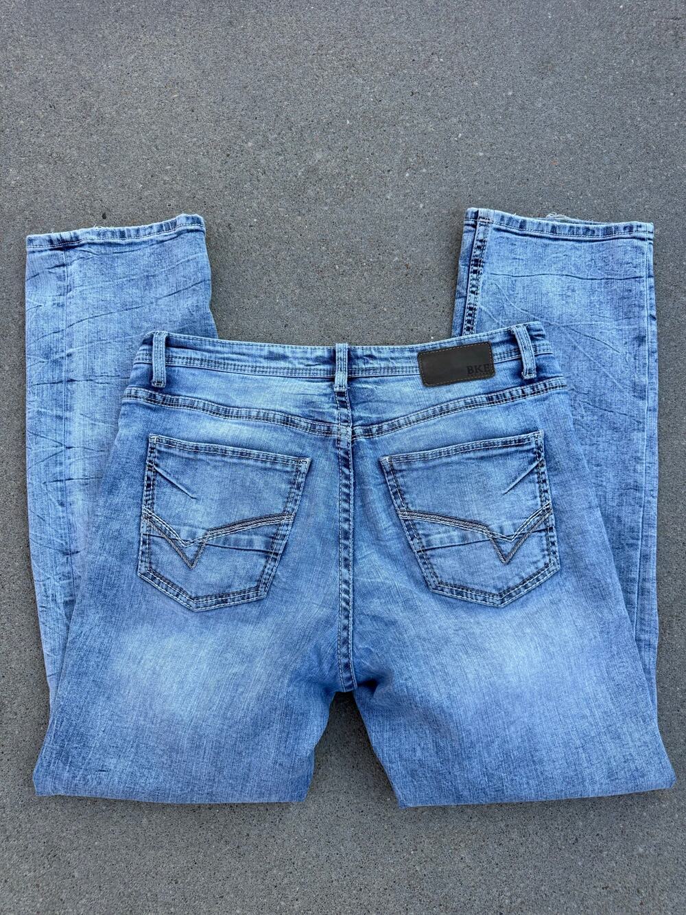 Buckle BKE Tyler 32x32 Straight Leg Acid Wash Light Blue Jeans